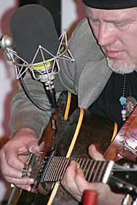 Dan Stevens, flash photo